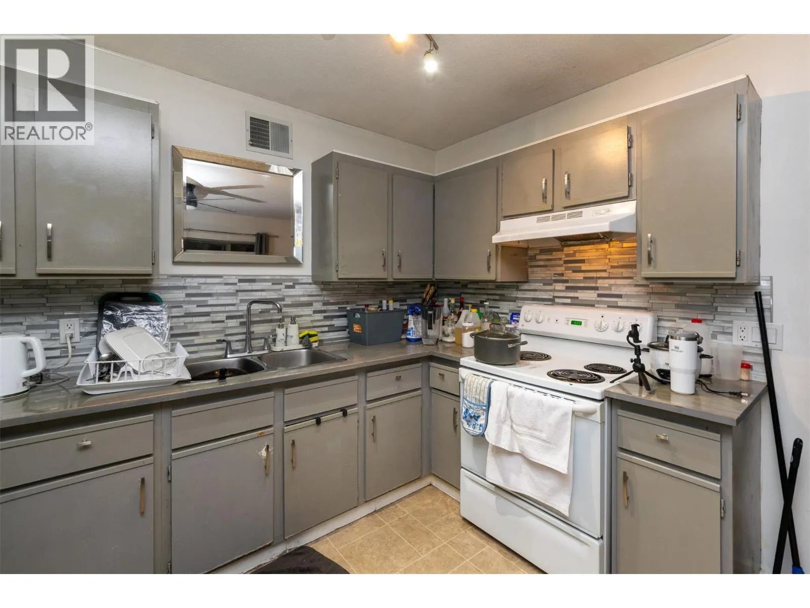 261 Alexander Street NE
