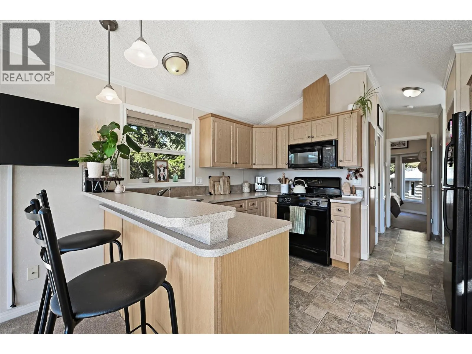 4877 LYNX Drive