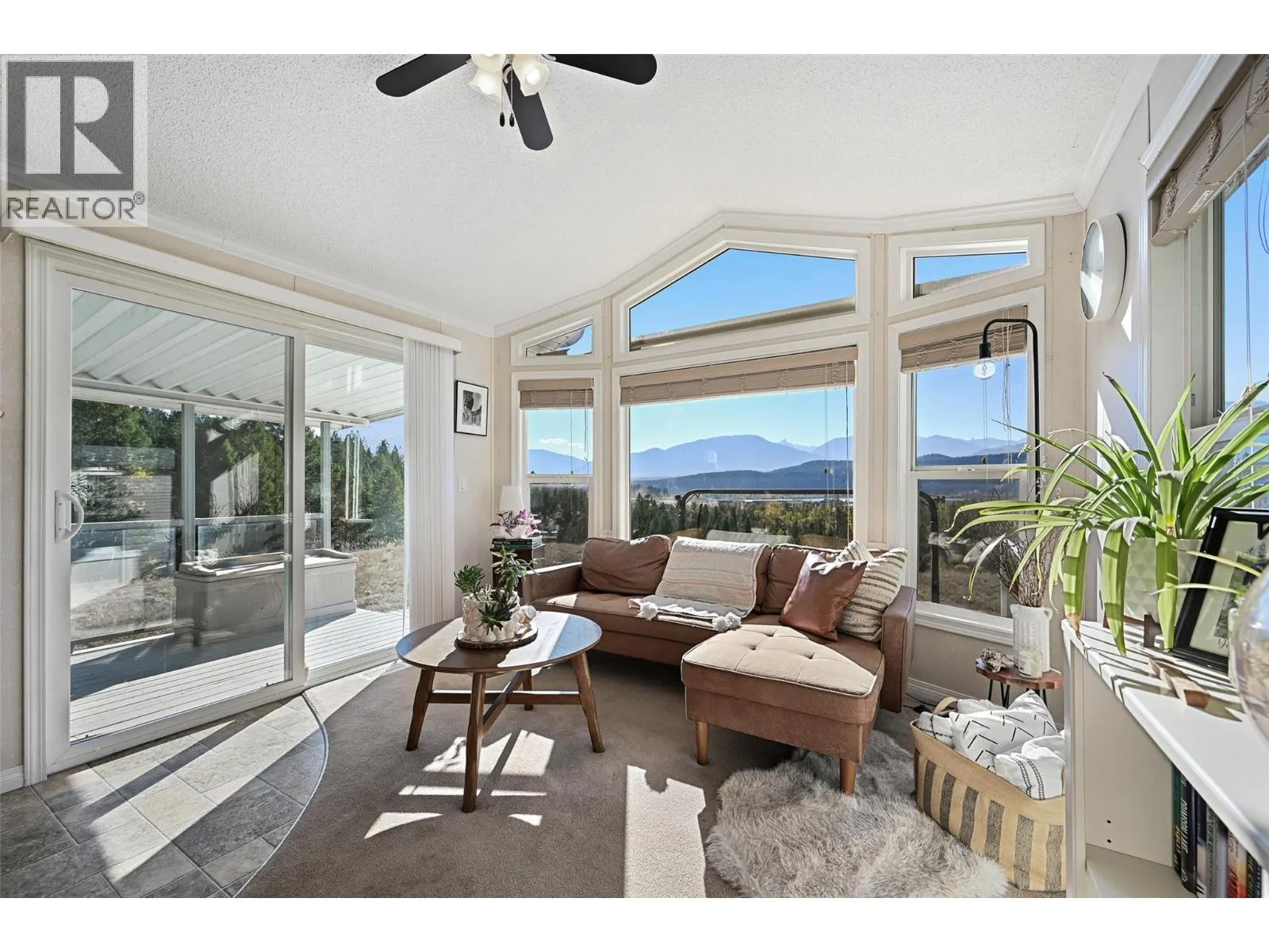 4877 LYNX Drive