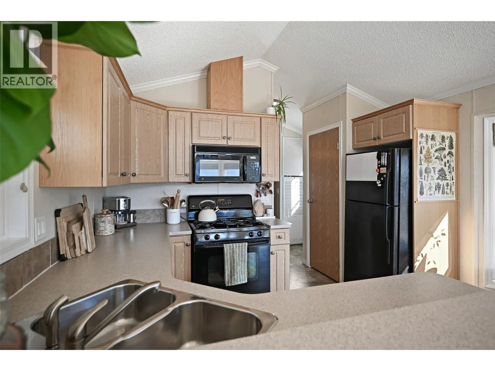 4877 LYNX Drive