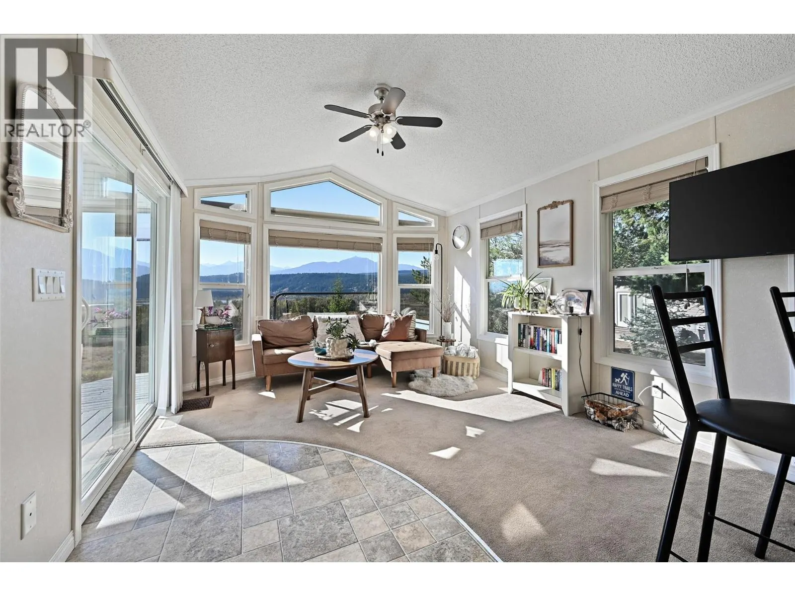 4877 LYNX Drive