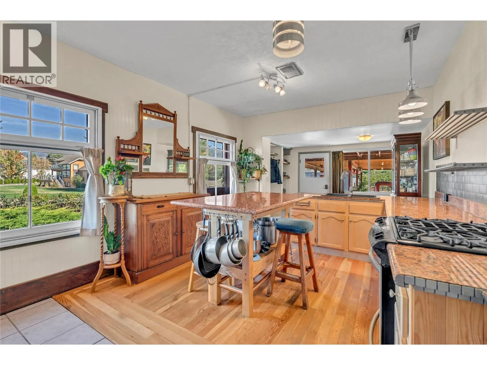 235 Middle Bench Road N