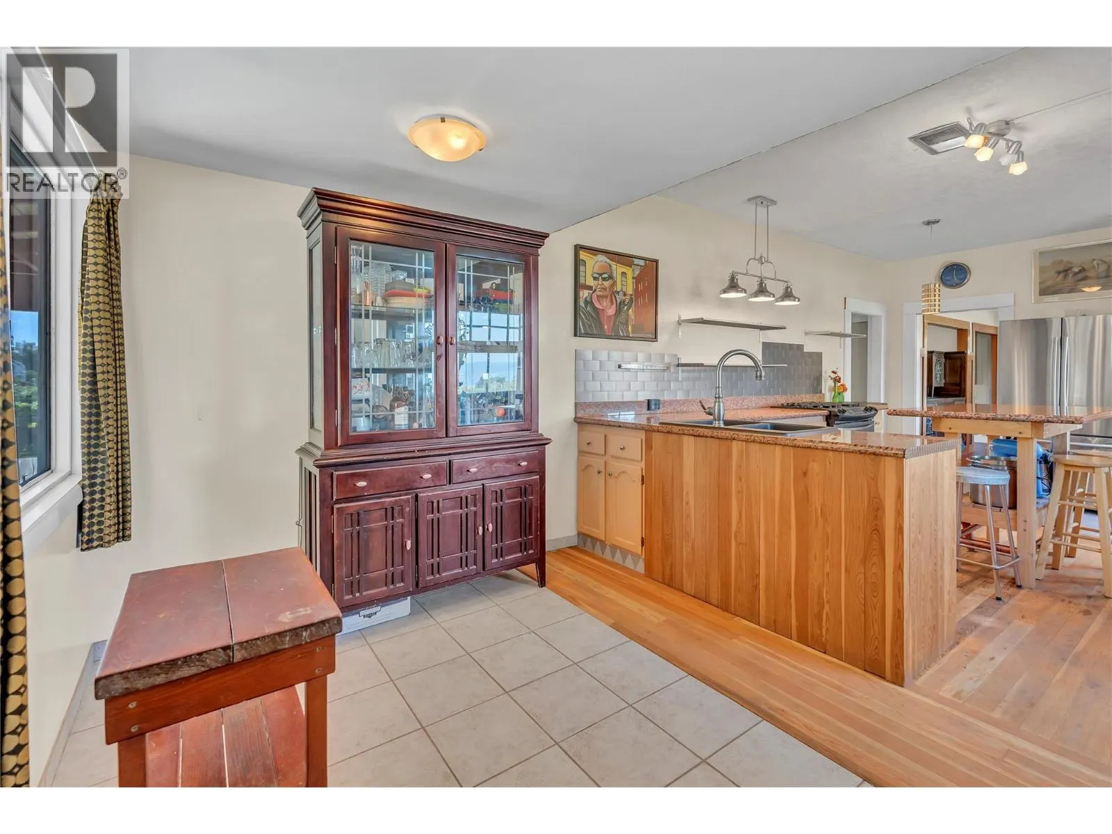 235 Middle Bench Road N