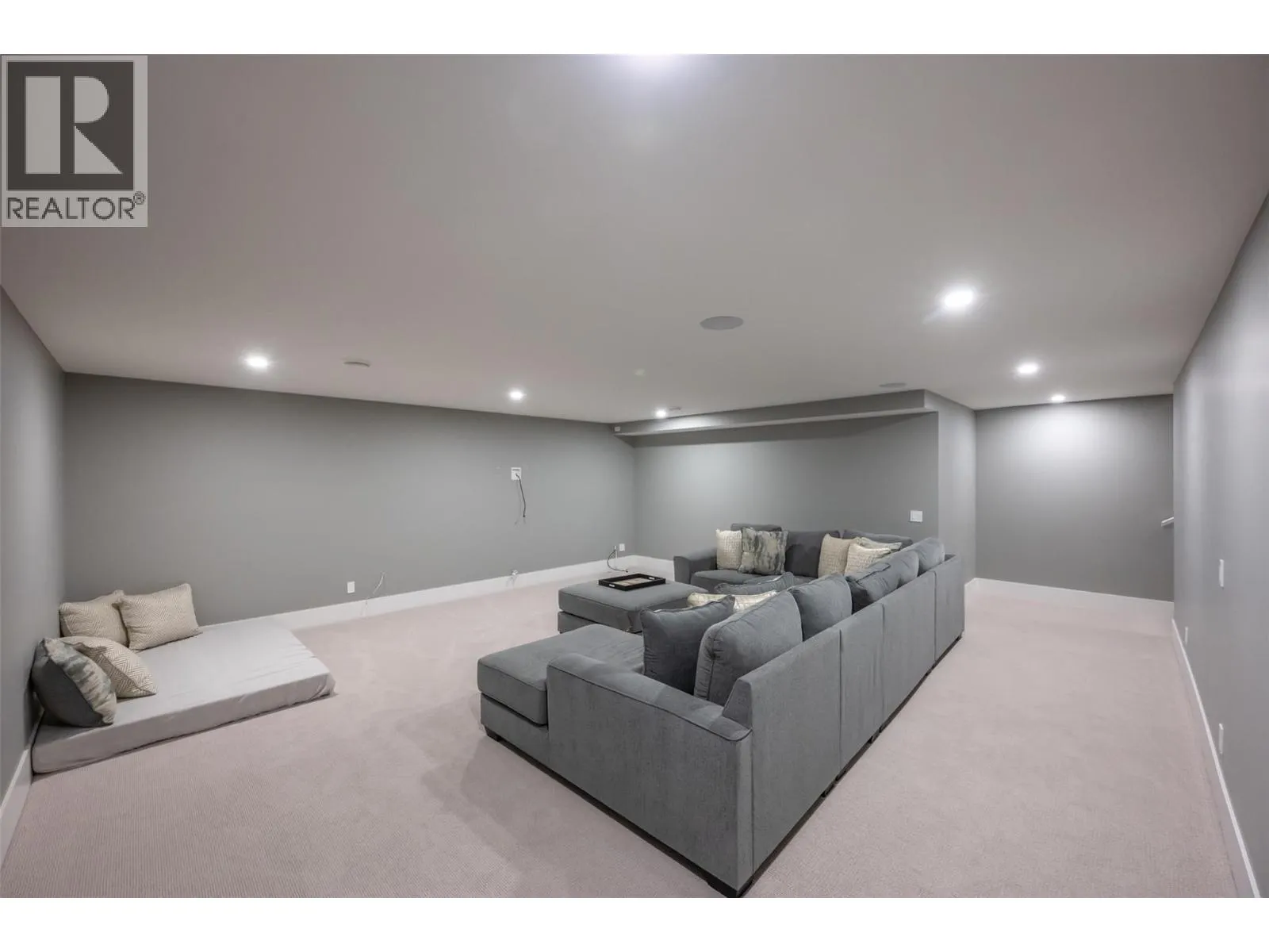 2776 Hawthorn Drive