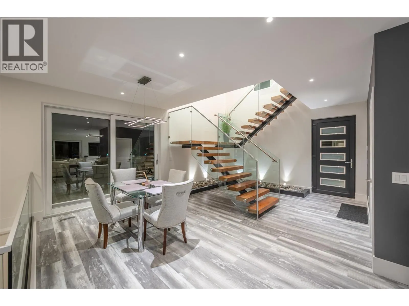 2776 Hawthorn Drive