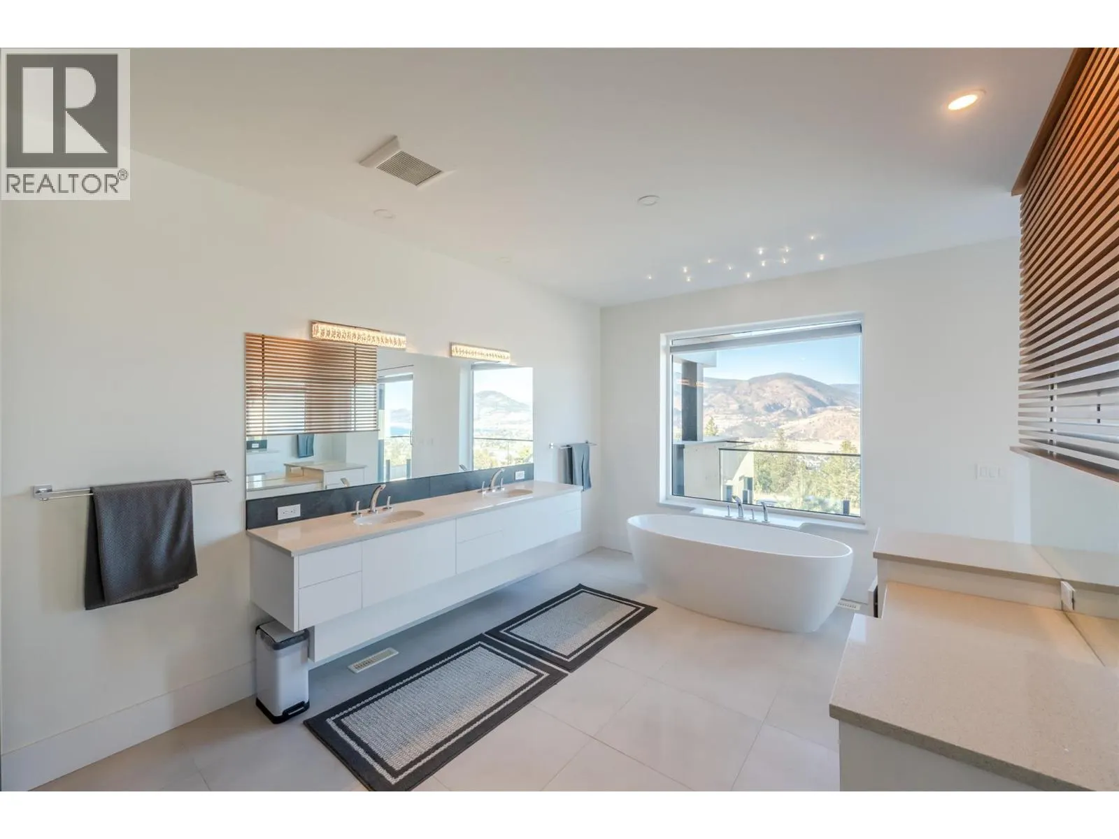 2776 Hawthorn Drive