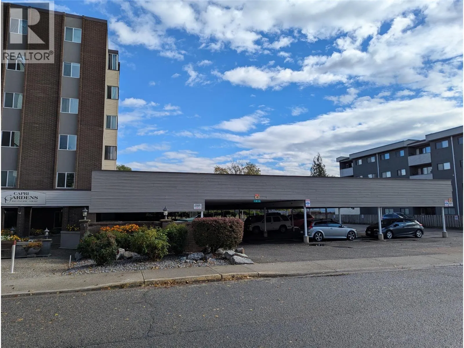 1915 Pacific Court Unit# 401