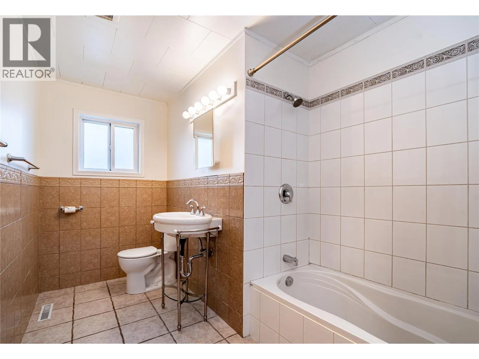 1504 Third Street W