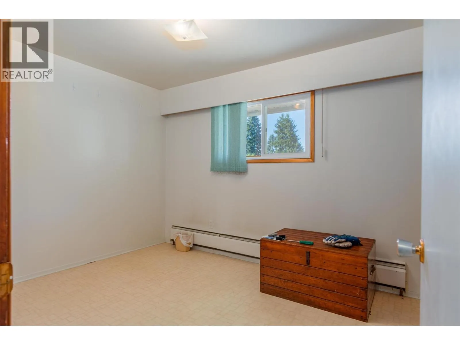 832 Kootenay Road