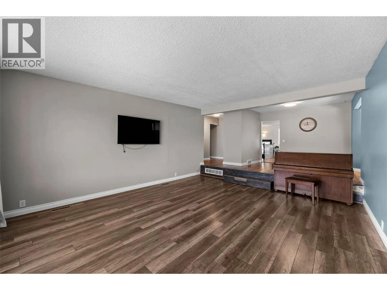 135 Whiteshield Crescent