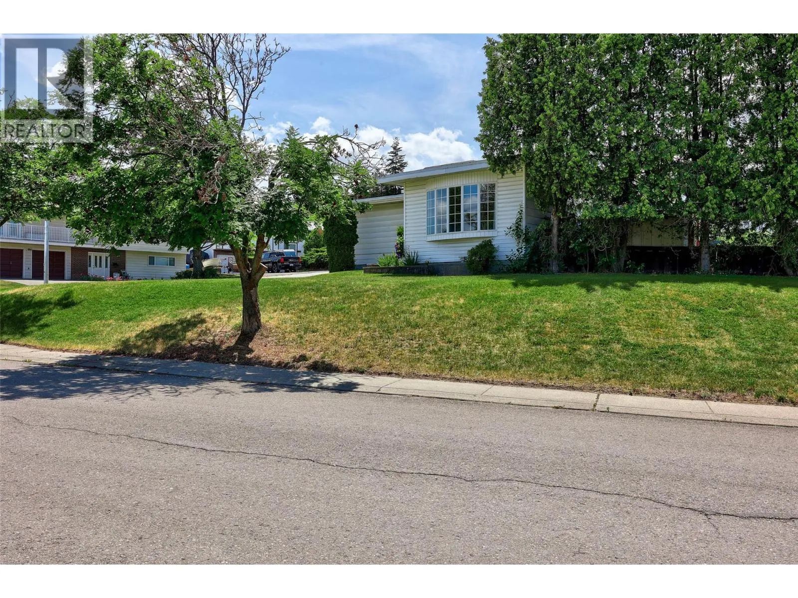135 Whiteshield Crescent