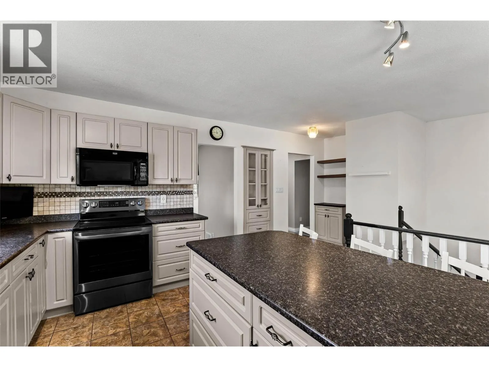 135 Whiteshield Crescent