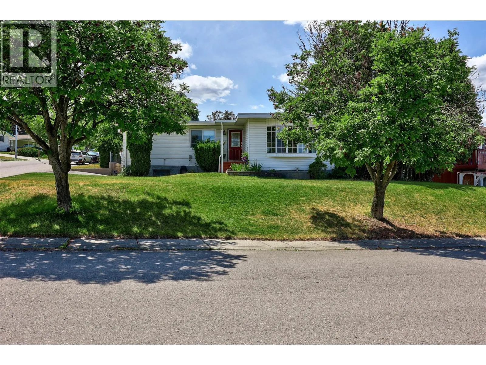 135 Whiteshield Crescent