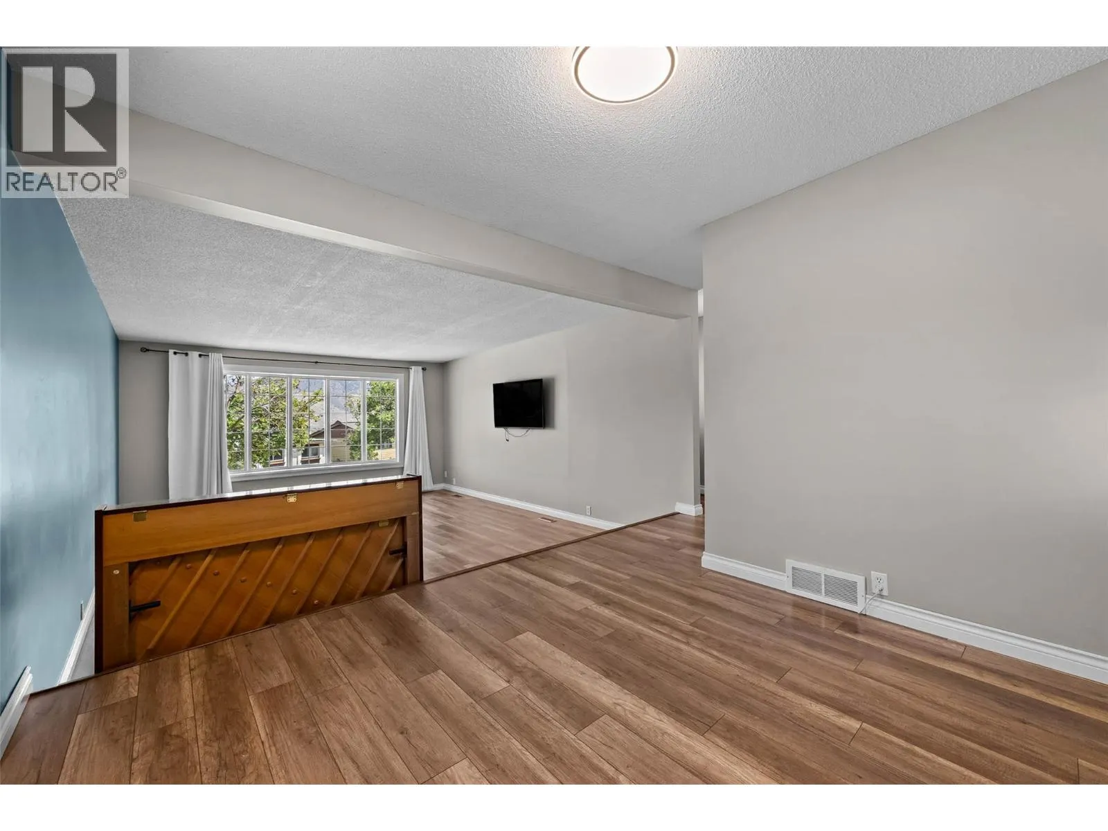 135 Whiteshield Crescent