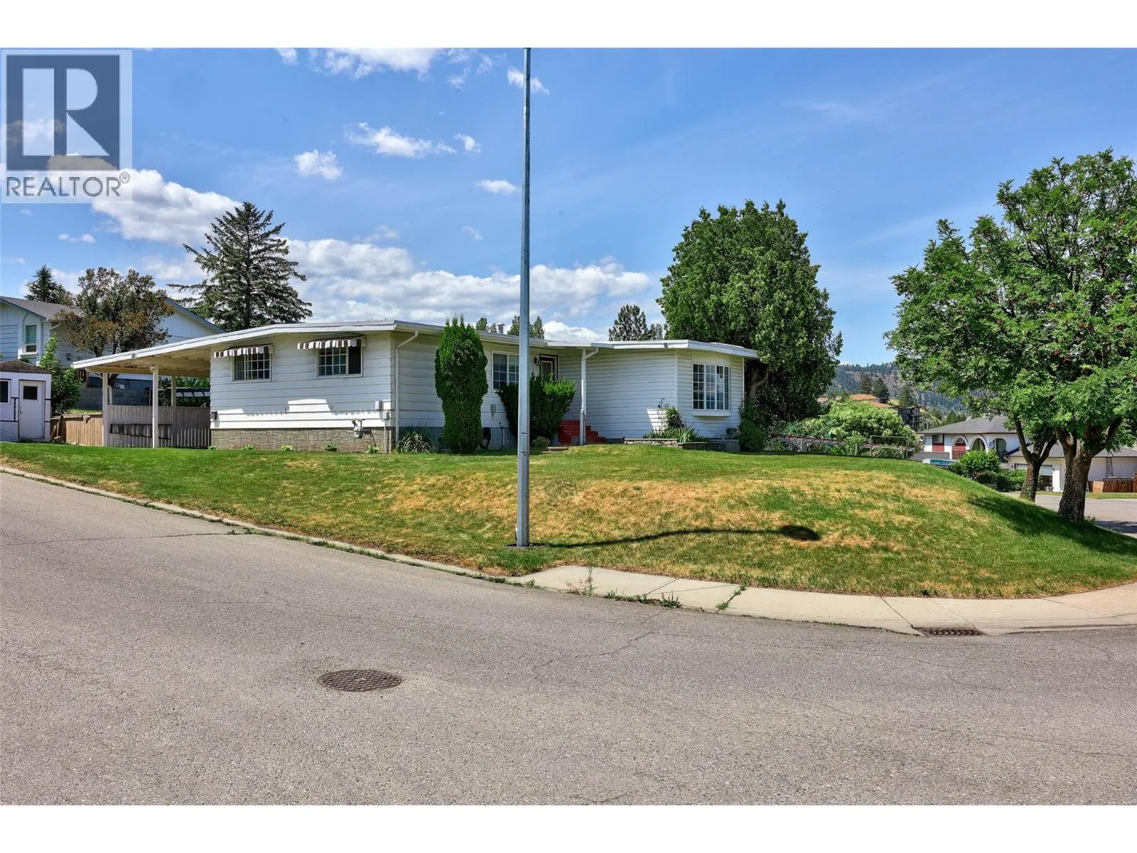 135 Whiteshield Crescent