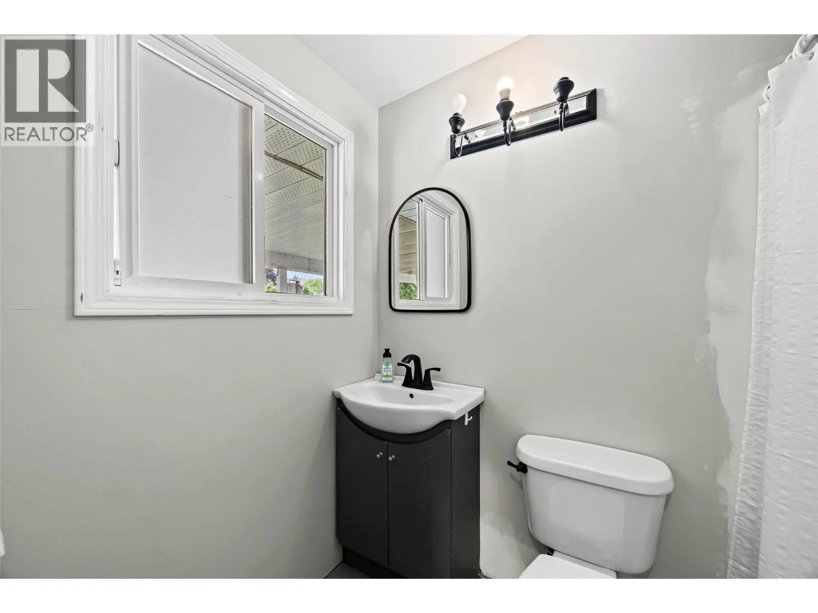 135 Whiteshield Crescent