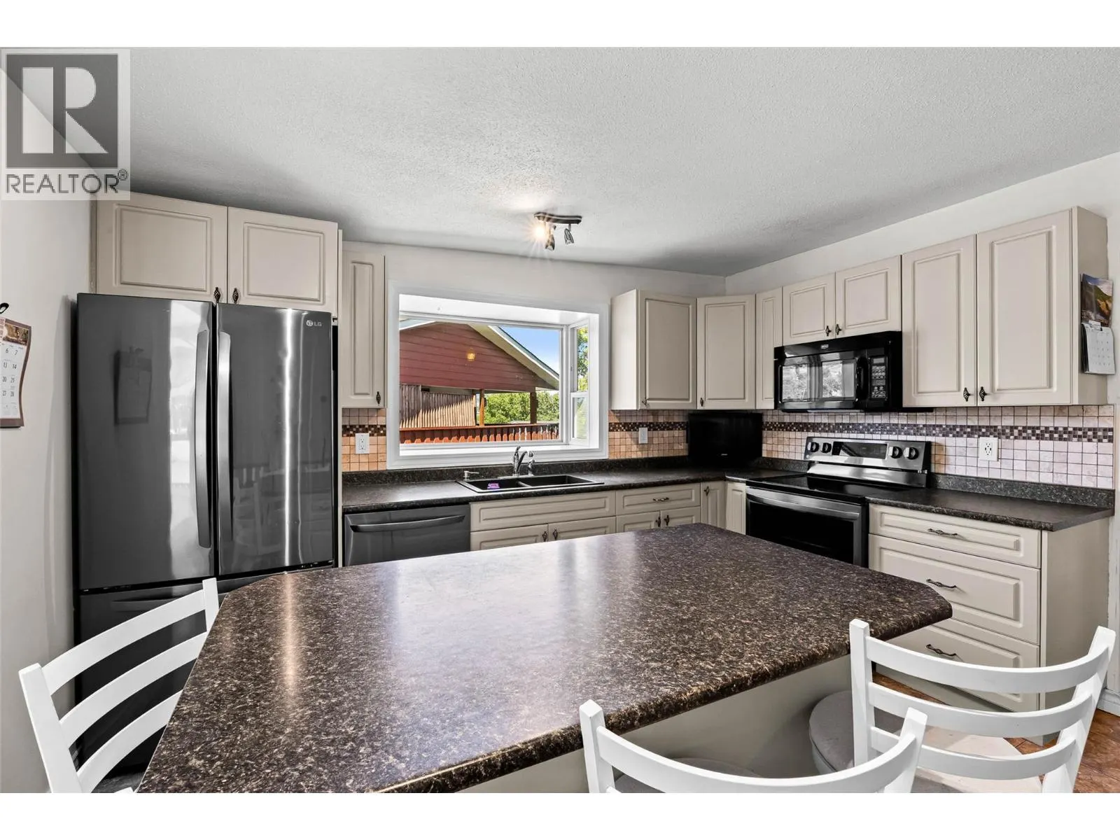 135 Whiteshield Crescent