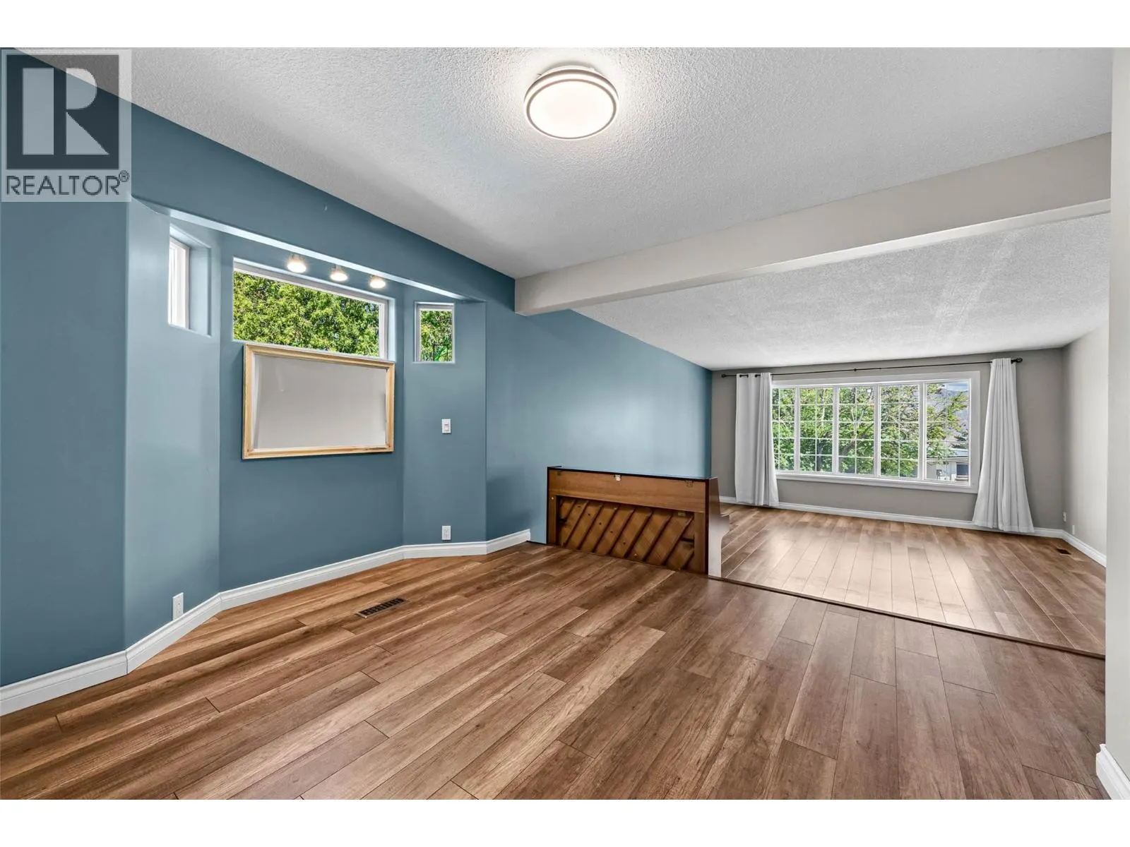 135 Whiteshield Crescent