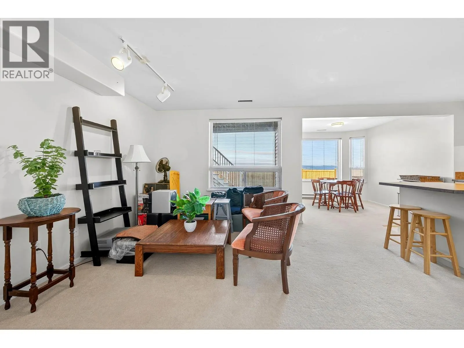 992 Canongate Crescent
