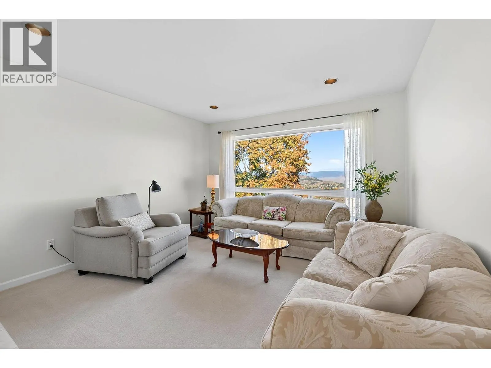 992 Canongate Crescent