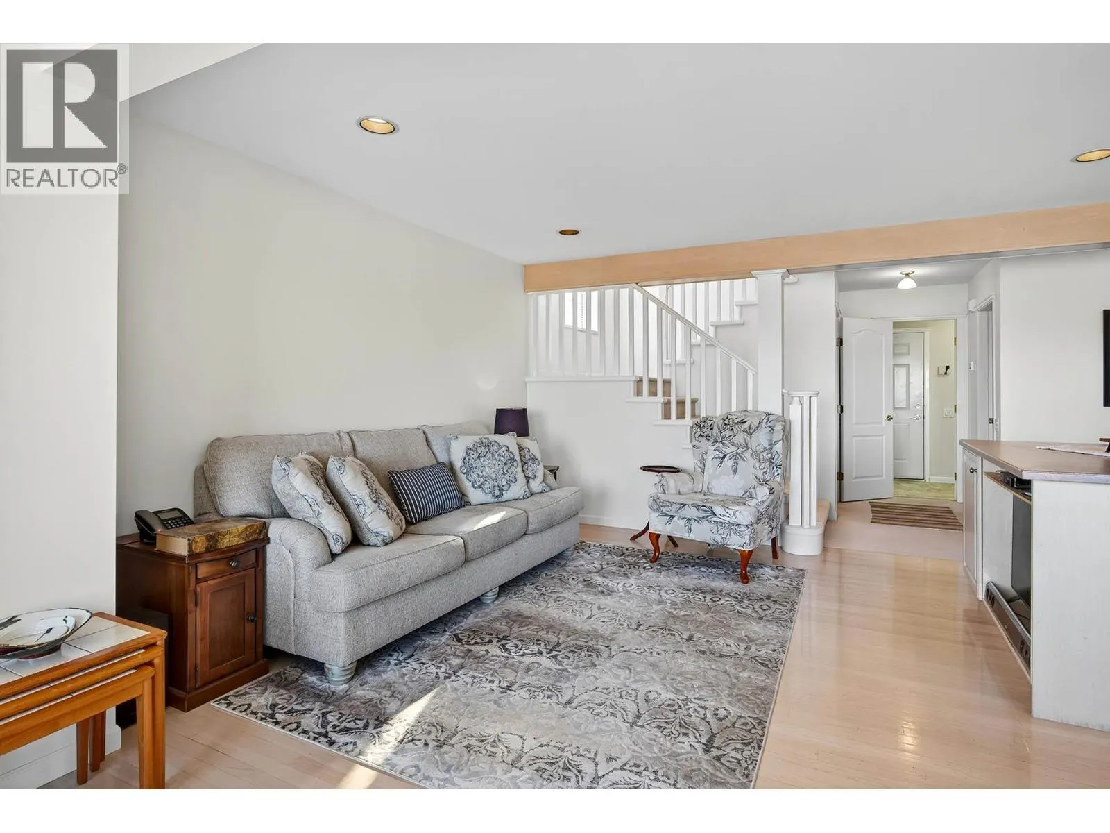 992 Canongate Crescent