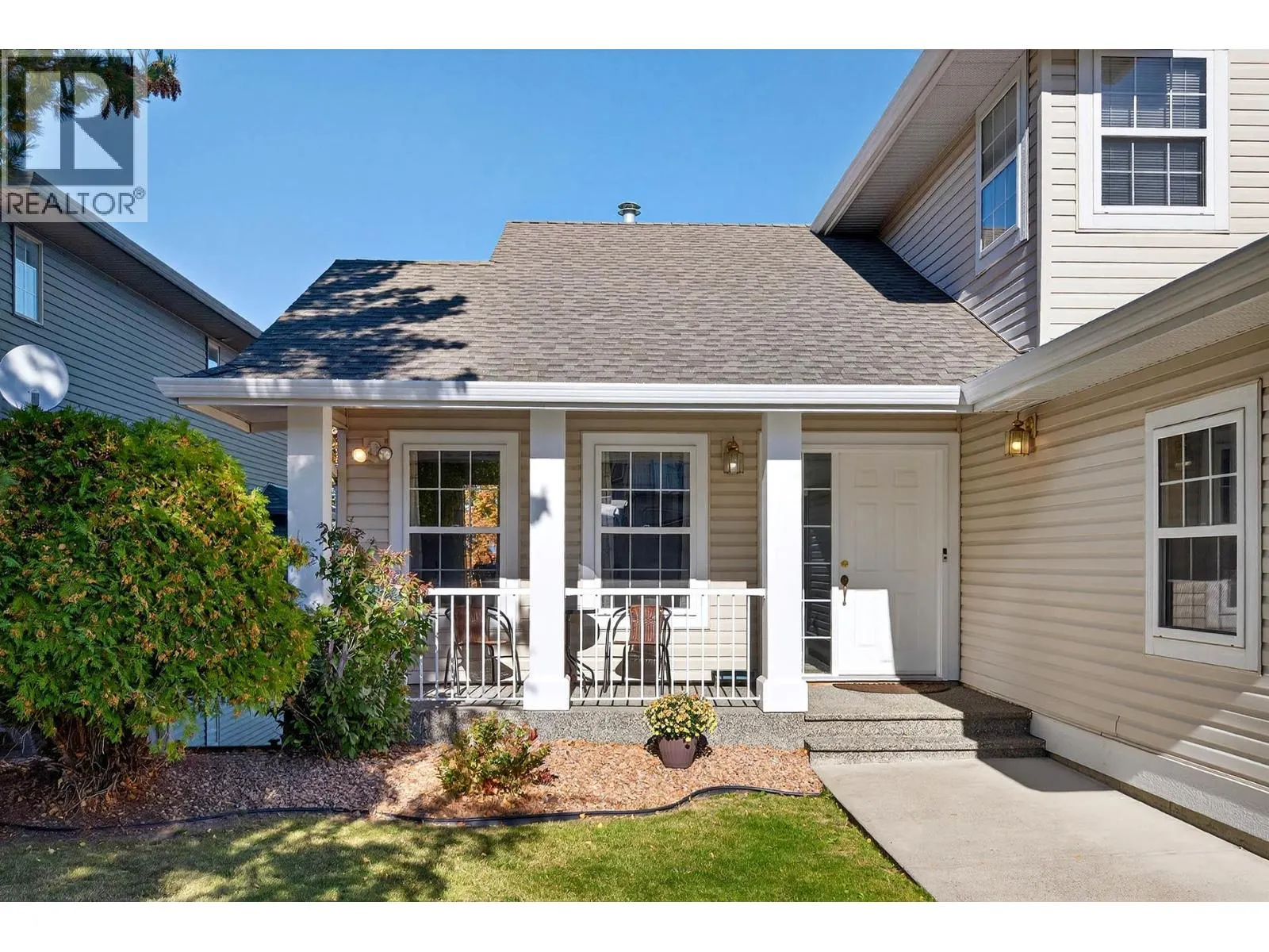 992 Canongate Crescent