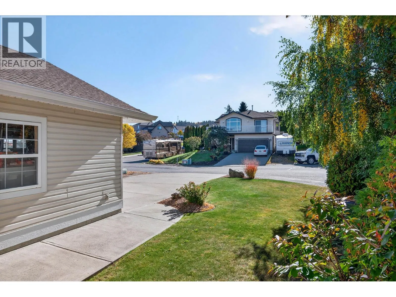 992 Canongate Crescent
