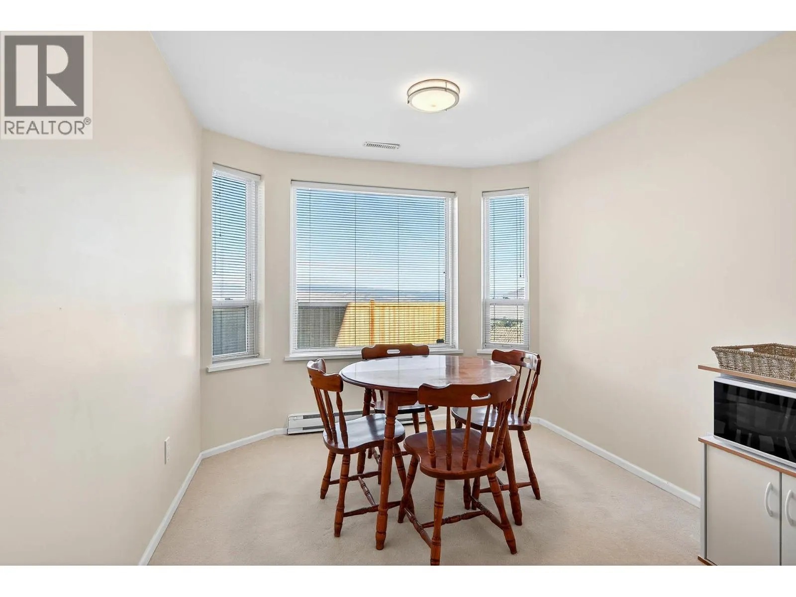 992 Canongate Crescent