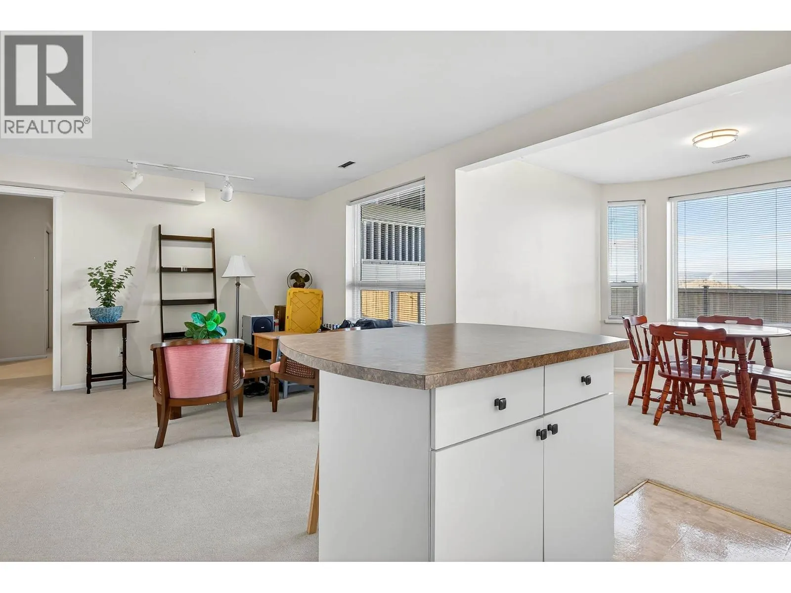 992 Canongate Crescent