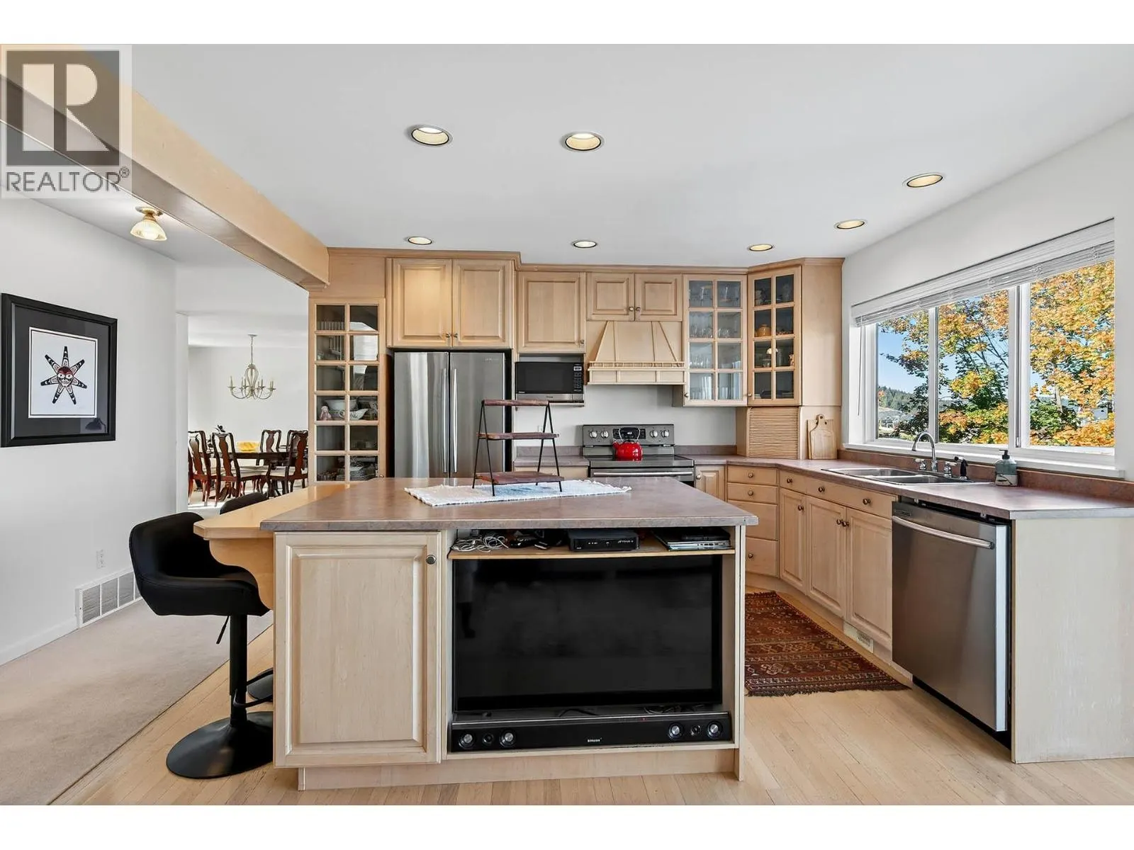 992 Canongate Crescent