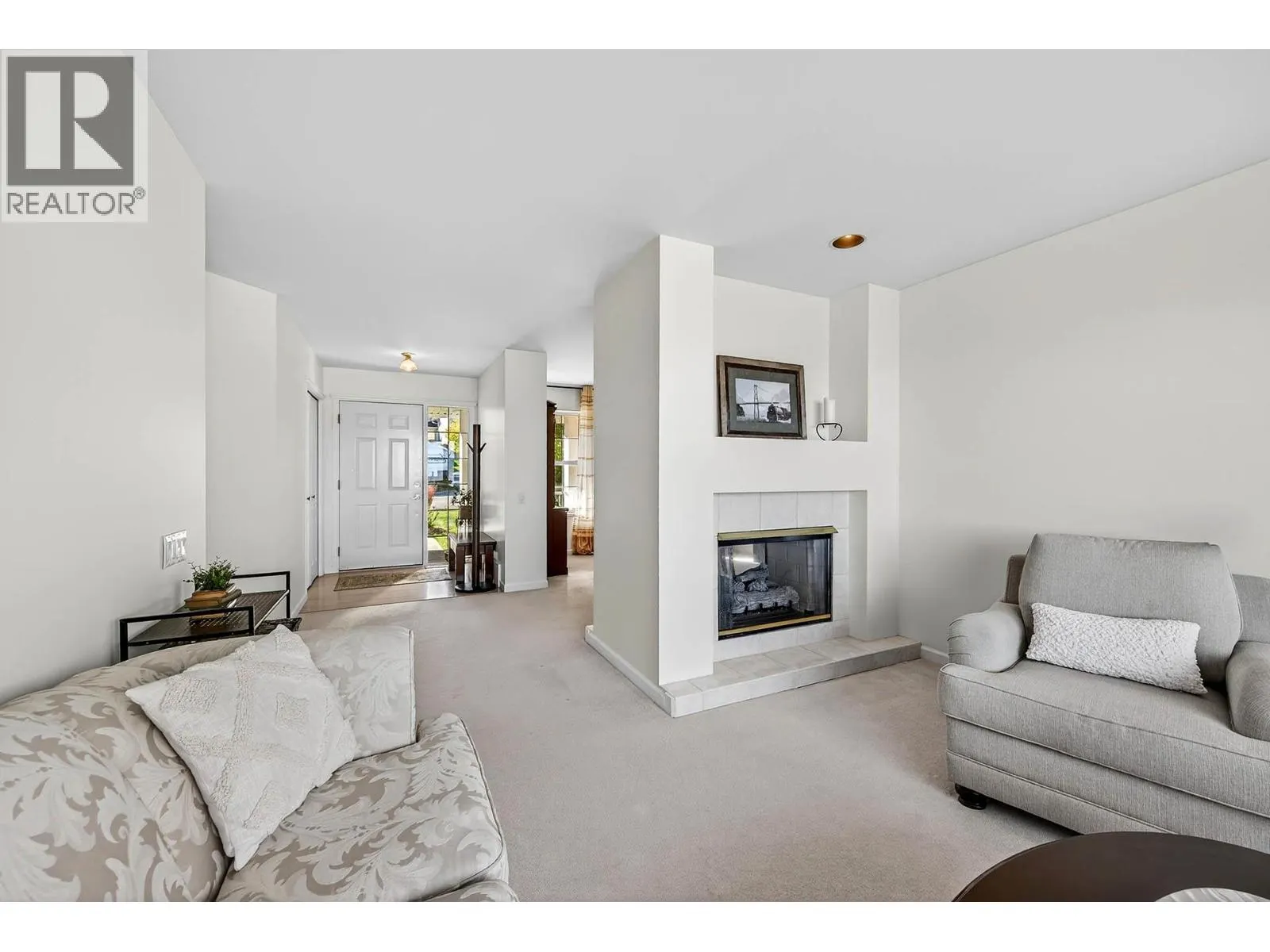 992 Canongate Crescent