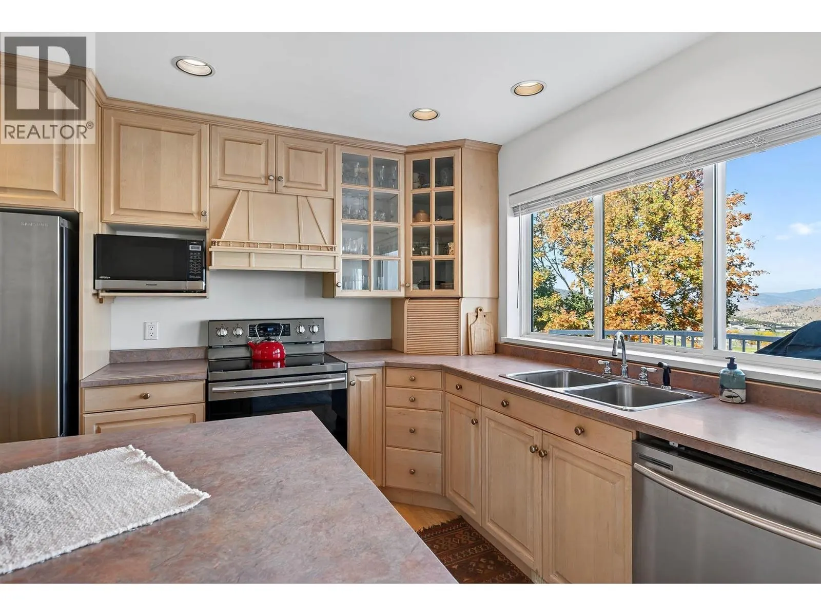 992 Canongate Crescent