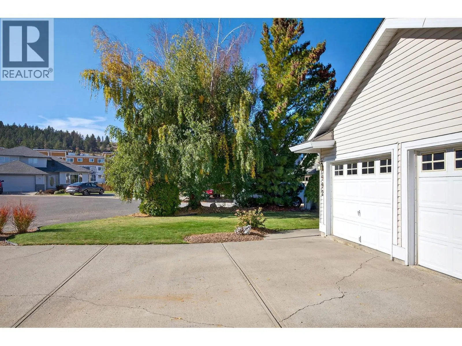 992 Canongate Crescent