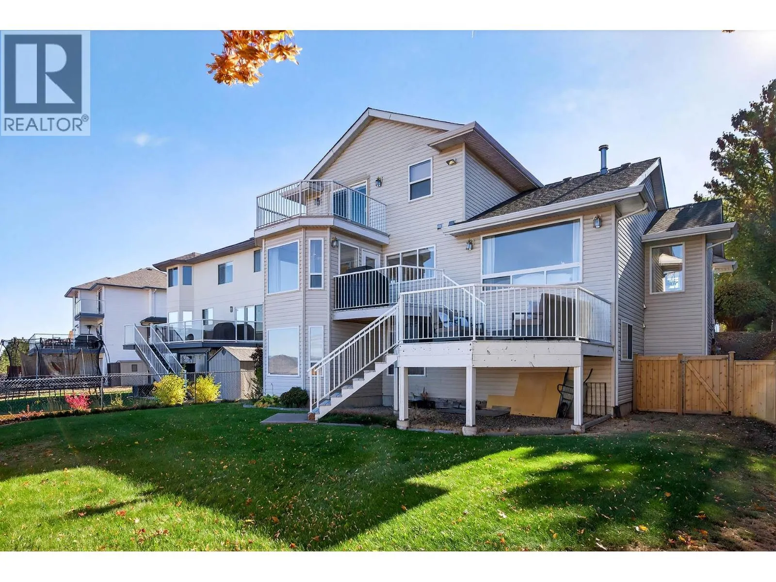 992 Canongate Crescent