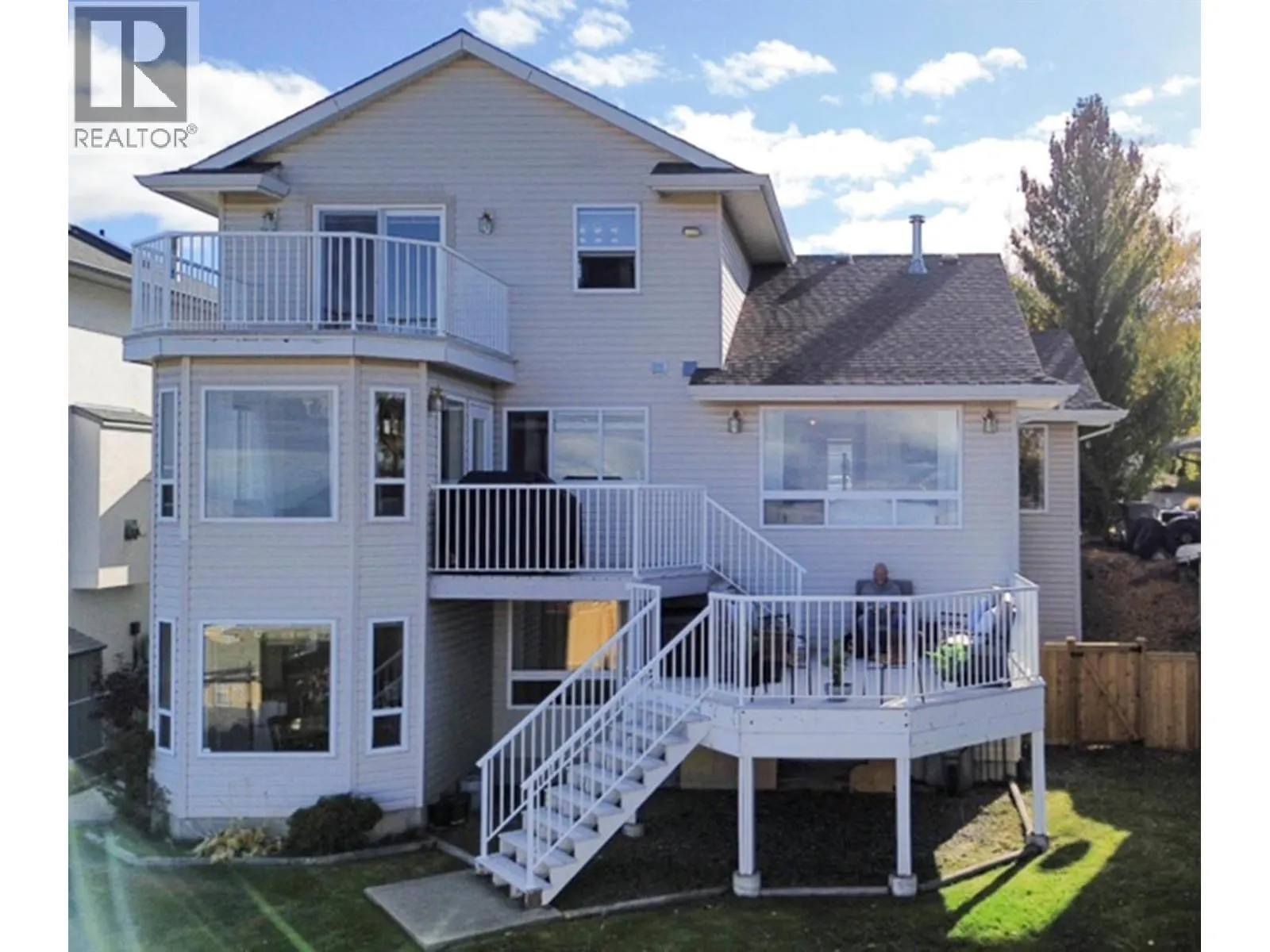 992 Canongate Crescent