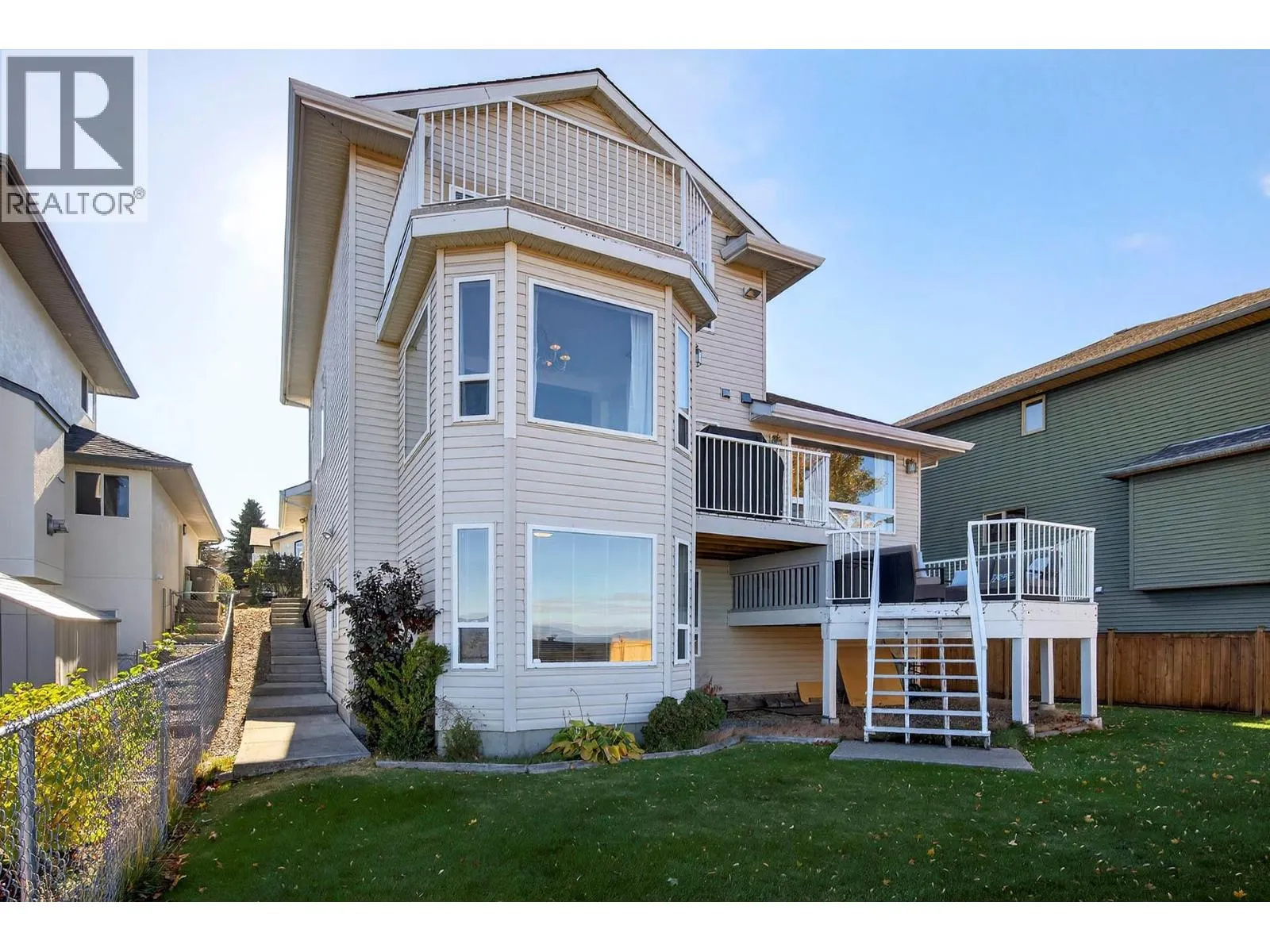 992 Canongate Crescent