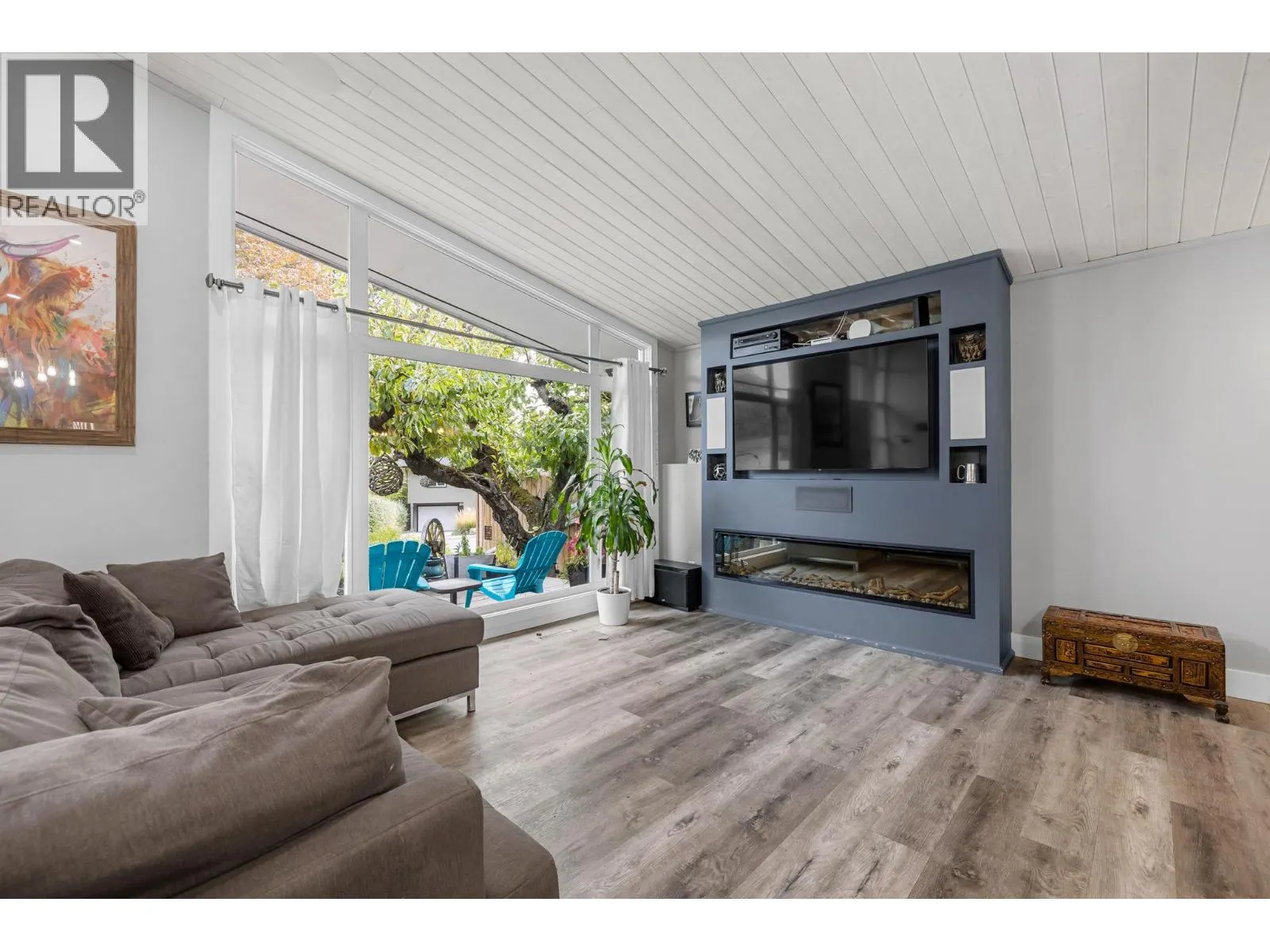 1532 Pinehurst Crescent