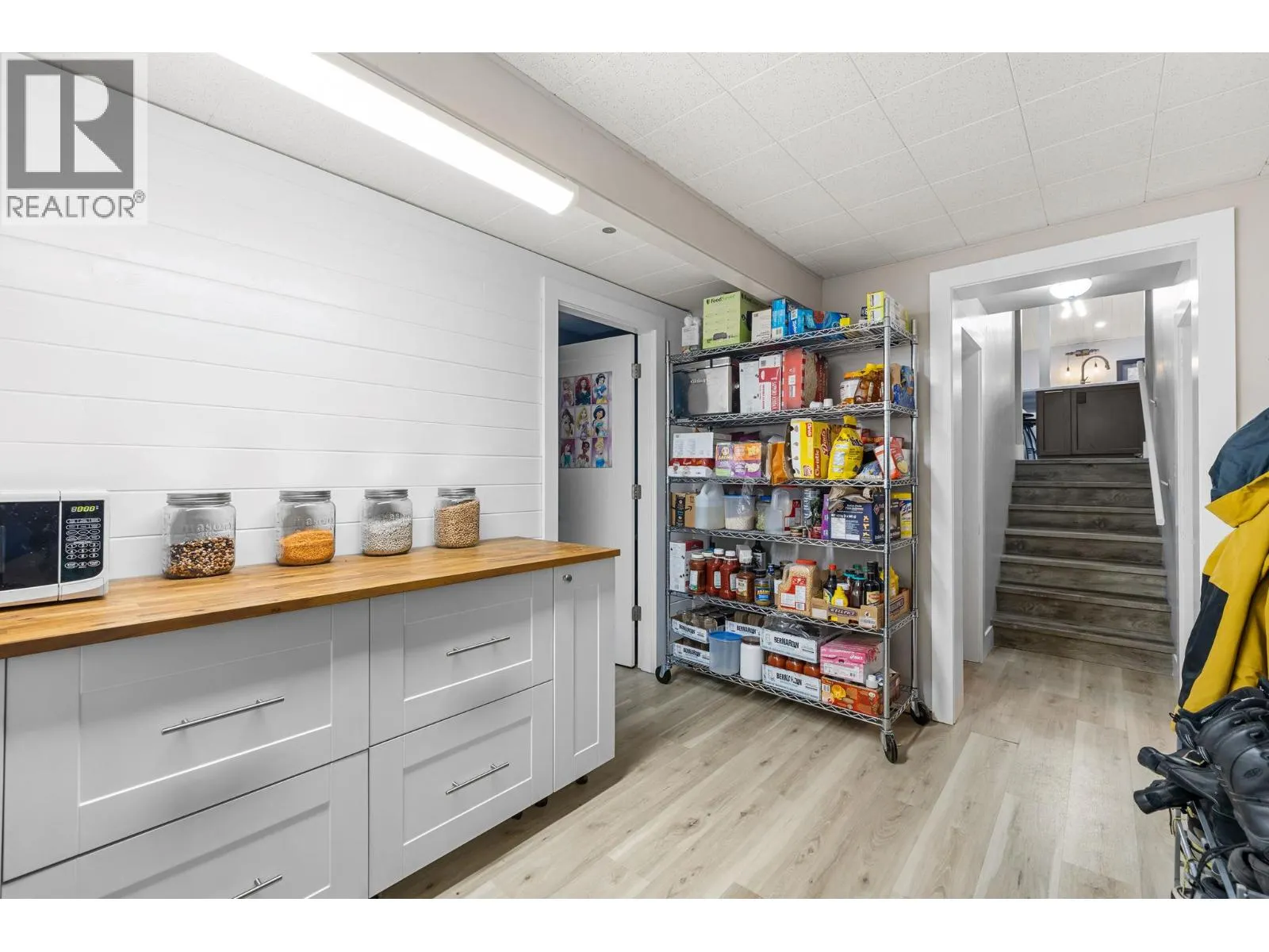 1532 Pinehurst Crescent