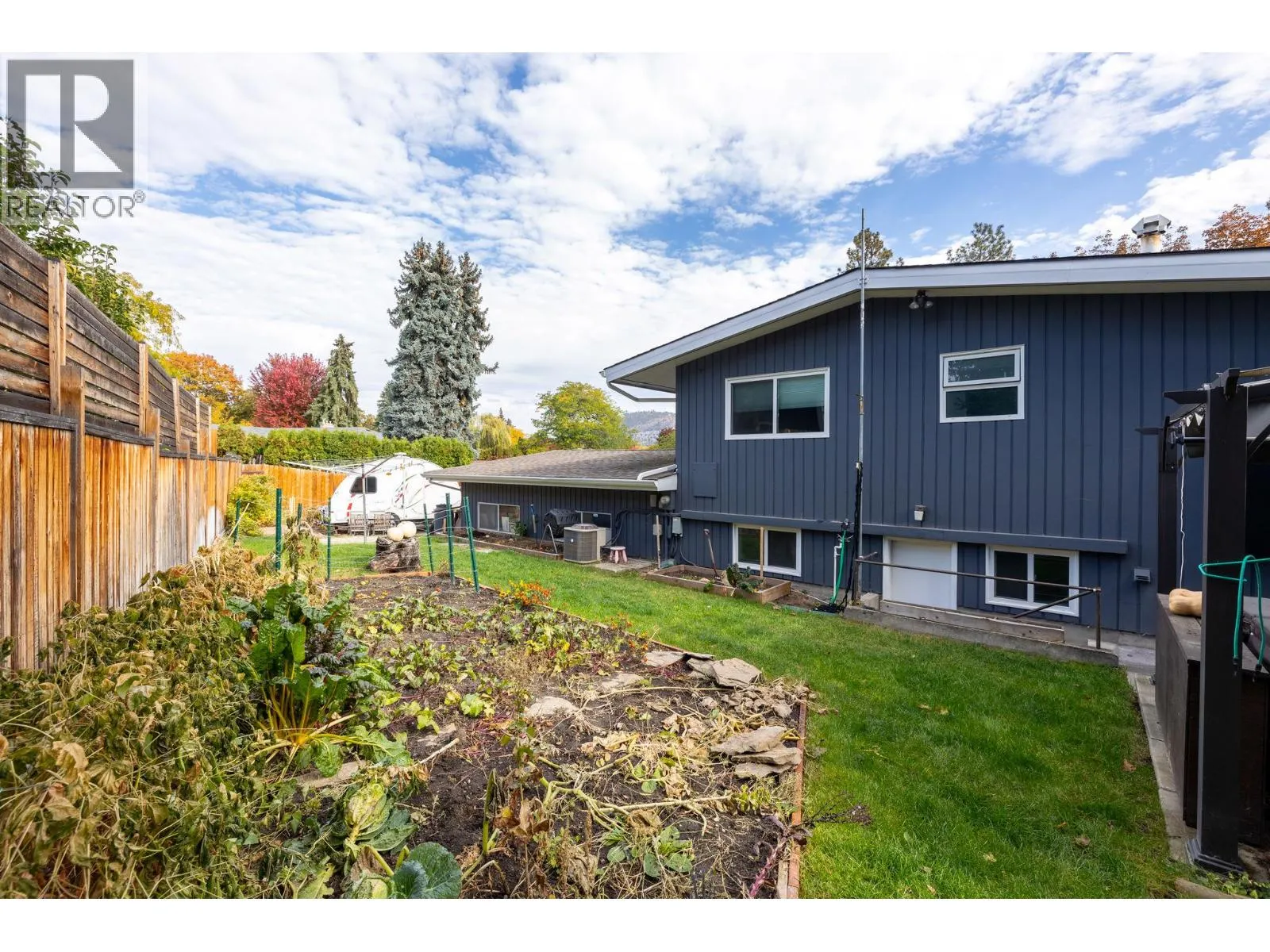 1532 Pinehurst Crescent