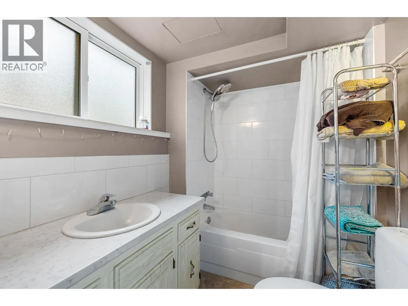 1532 Pinehurst Crescent