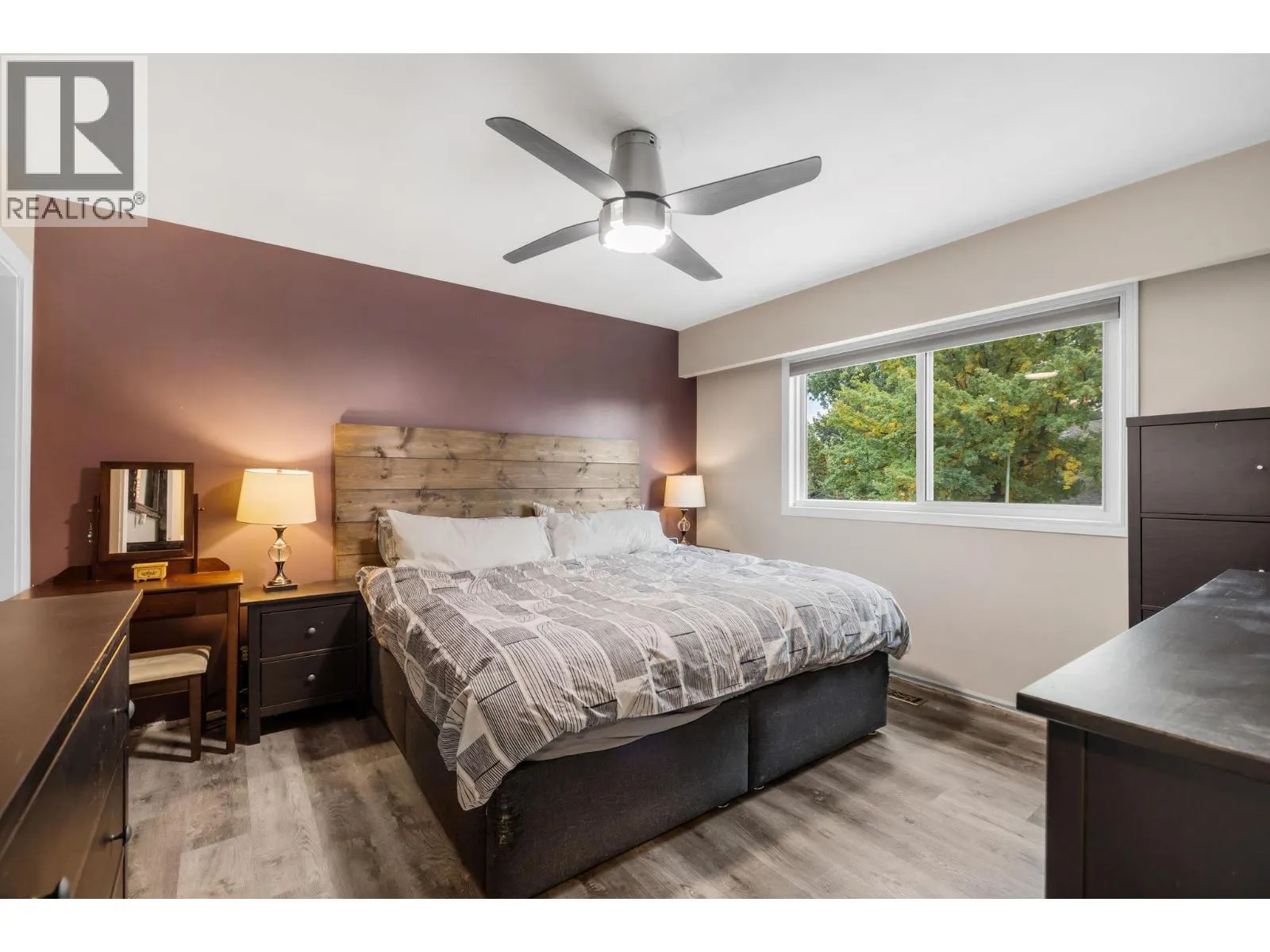 1532 Pinehurst Crescent