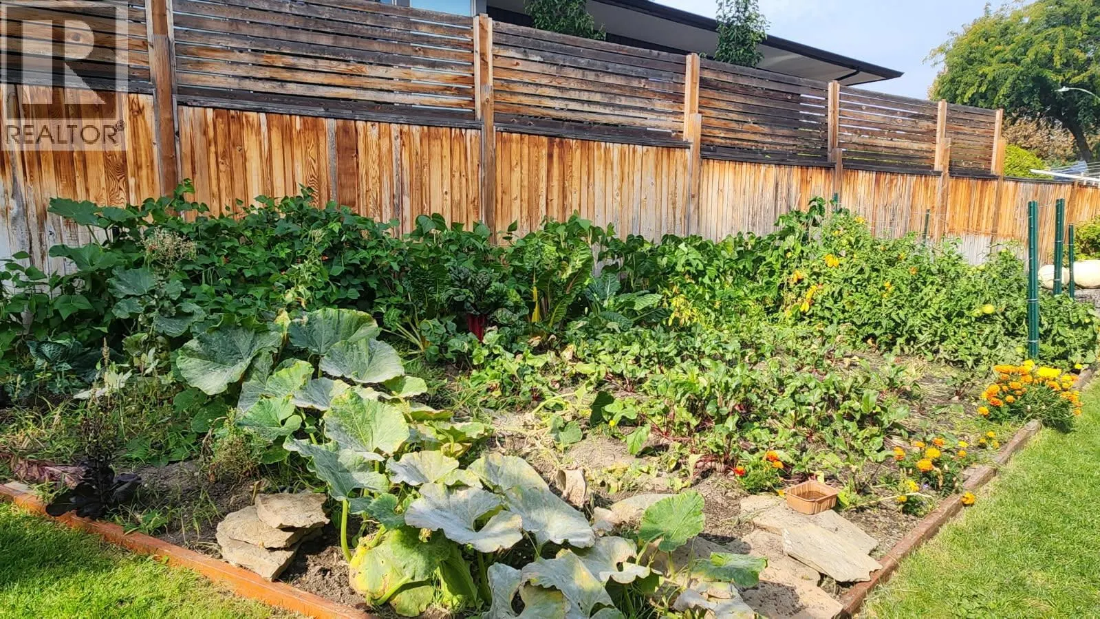 1532 Pinehurst Crescent