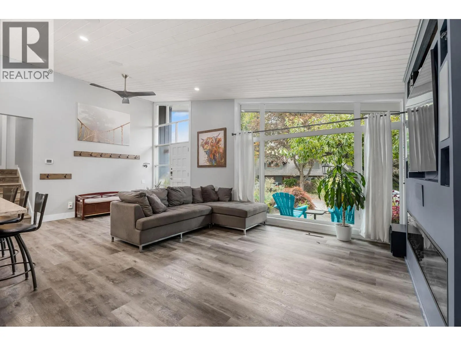 1532 Pinehurst Crescent