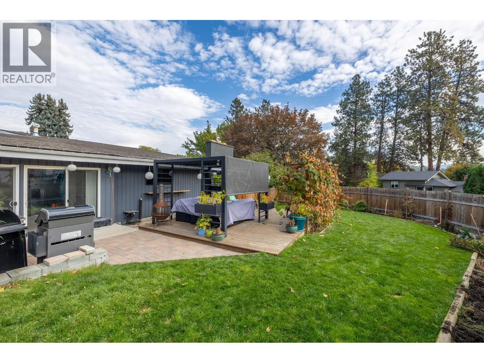 1532 Pinehurst Crescent