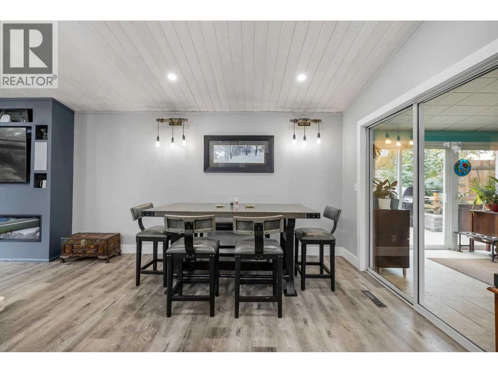 1532 Pinehurst Crescent