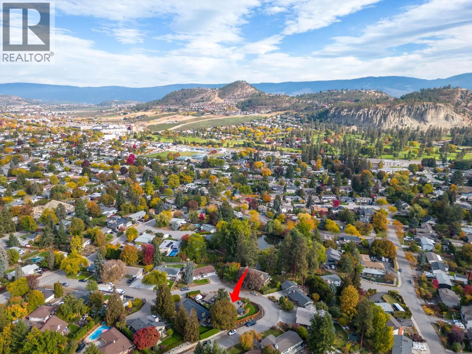 1532 Pinehurst Crescent