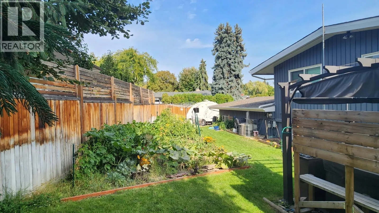 1532 Pinehurst Crescent