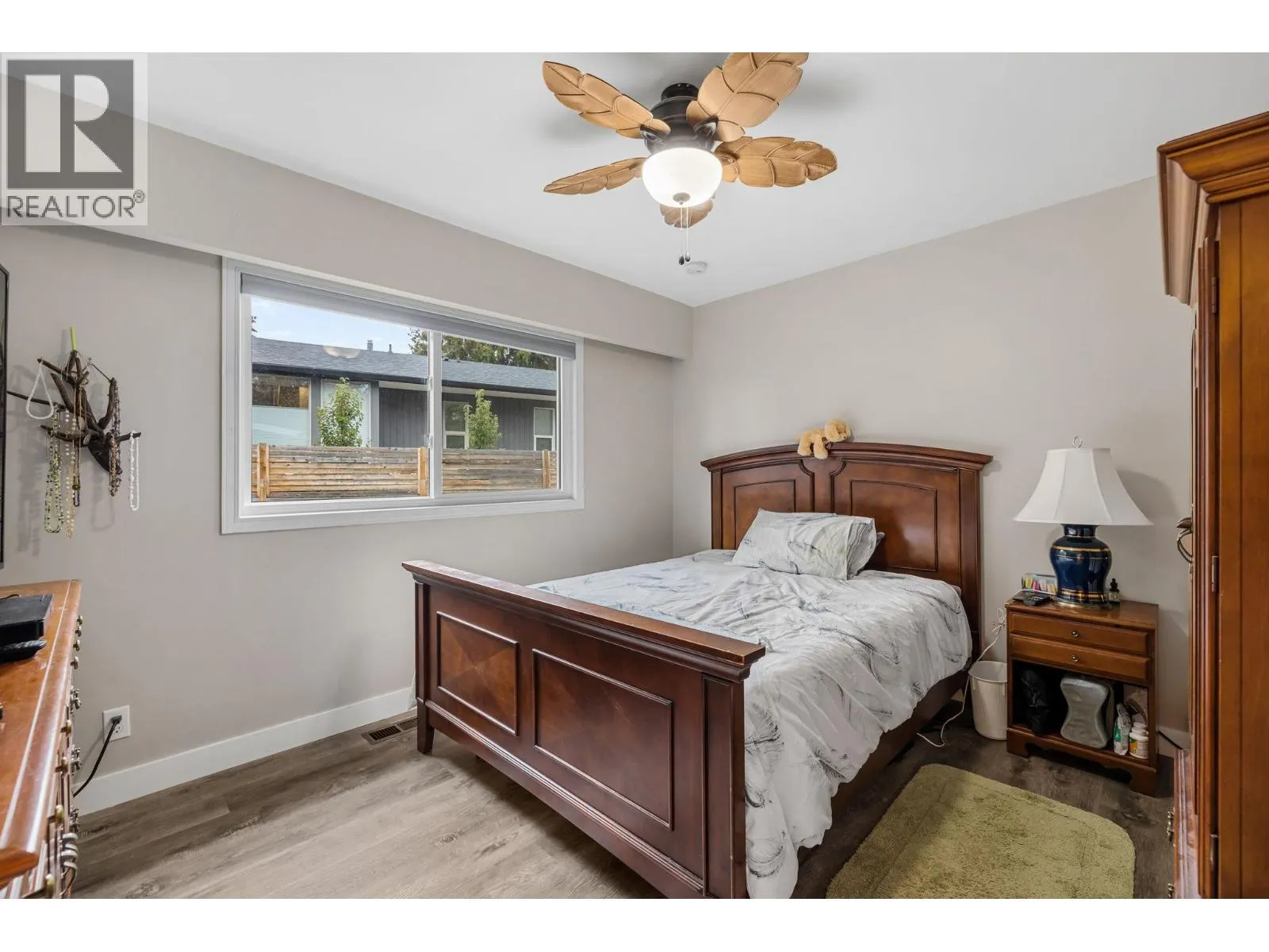 1532 Pinehurst Crescent