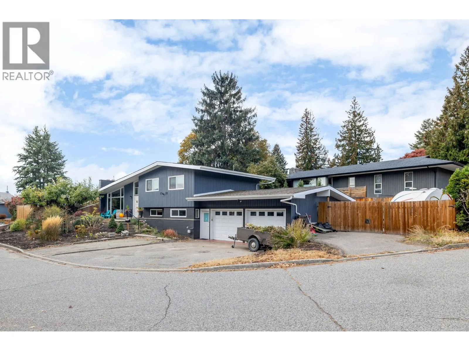 1532 Pinehurst Crescent