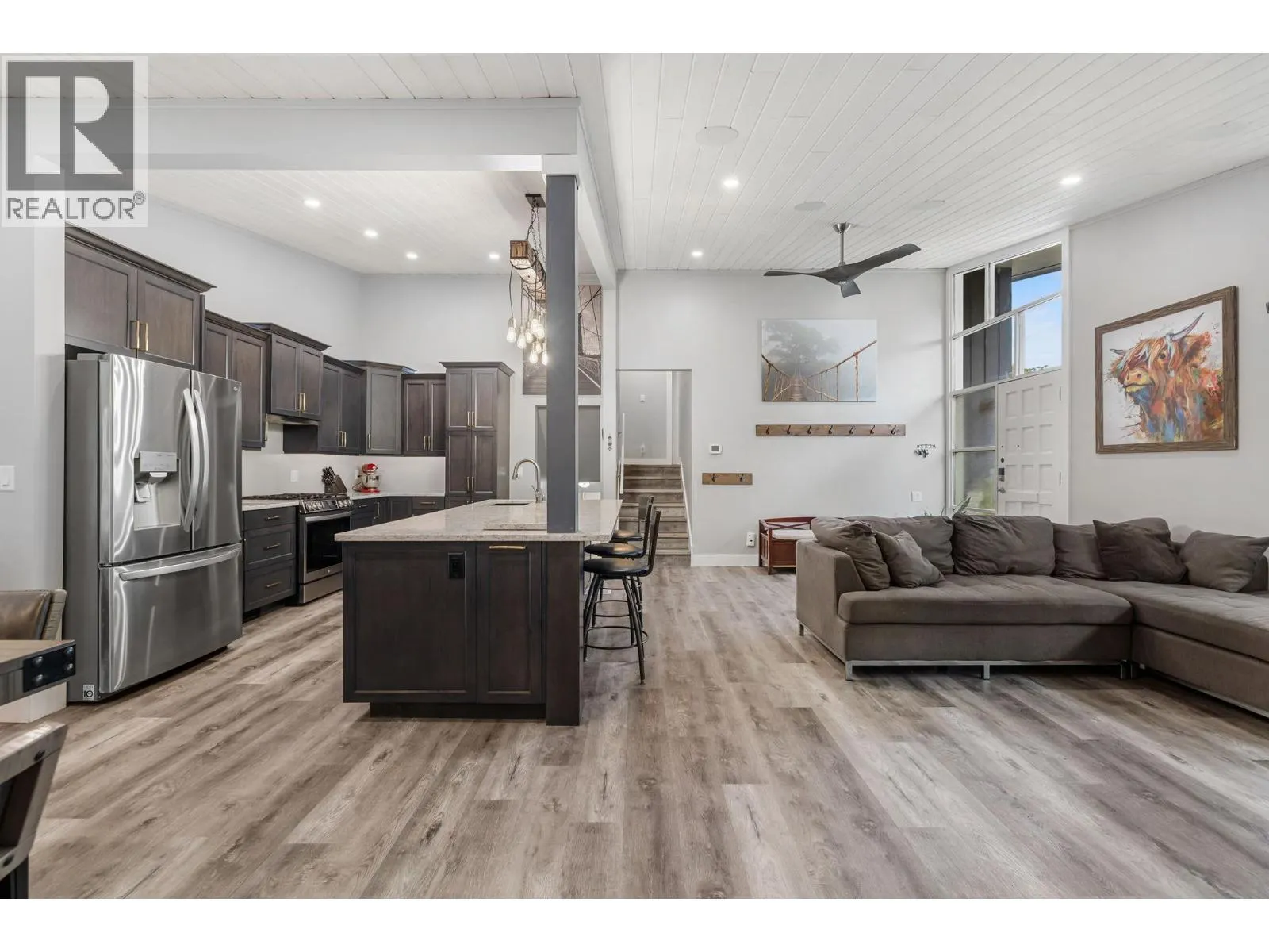 1532 Pinehurst Crescent